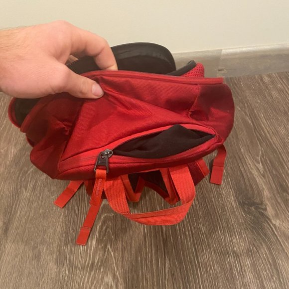 Red and black Nike back pack - Picture 4 of 6